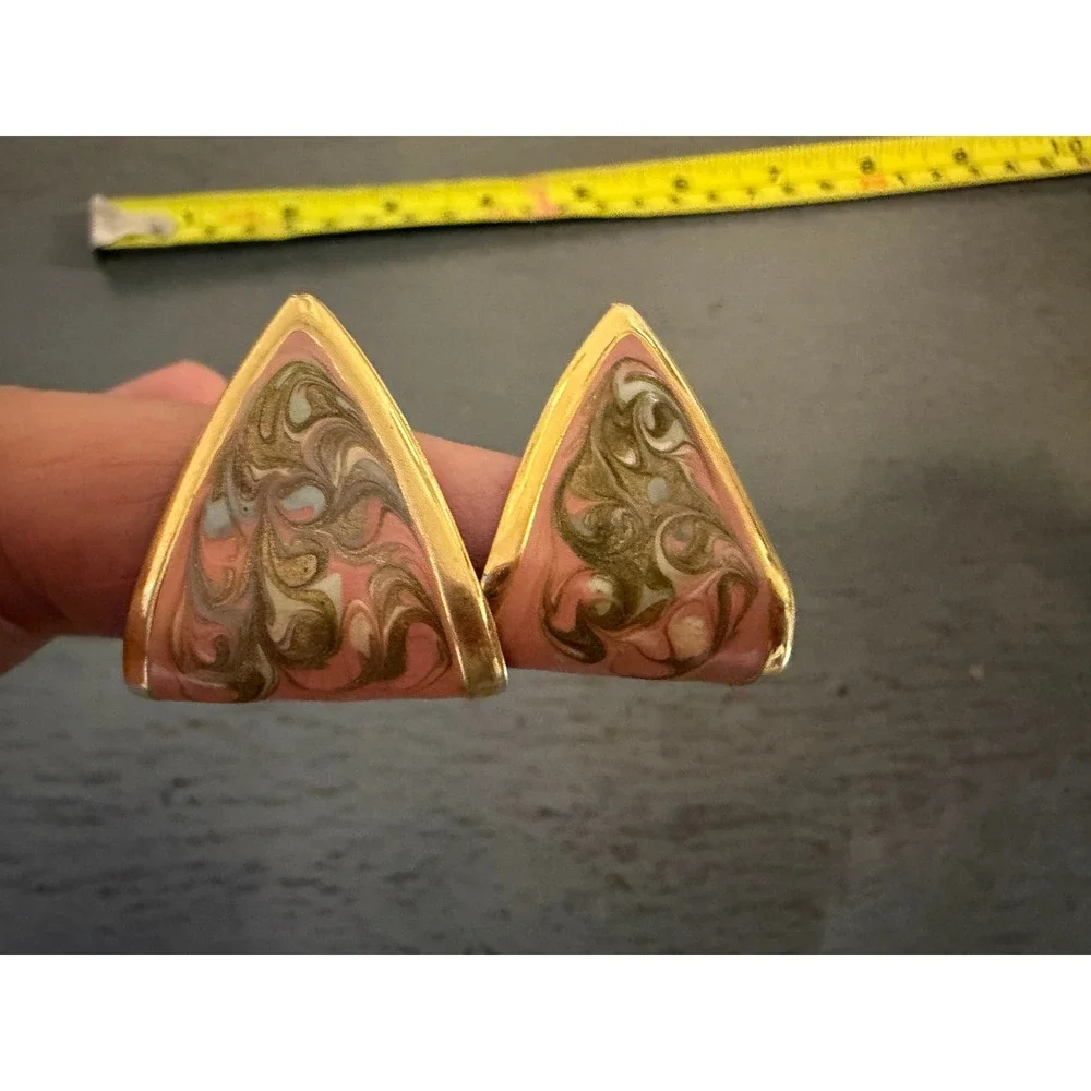 Vintage Pink Marbled Enamel Gold Tone Triangle Stud Earrings Geometric 80s 90s